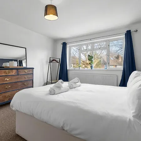 Spacious 5 Bed In By 53 Degrees Property, Ideal For Business Stays, Free Parking!