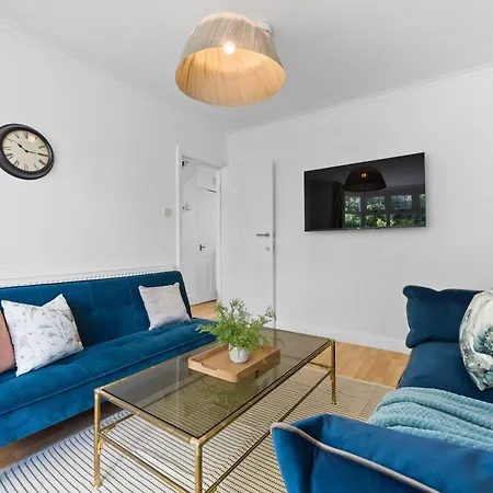 Holiday home Spacious 5 Bed In By 53 Degrees Property, Ideal For Business Stays, Free Parking! *